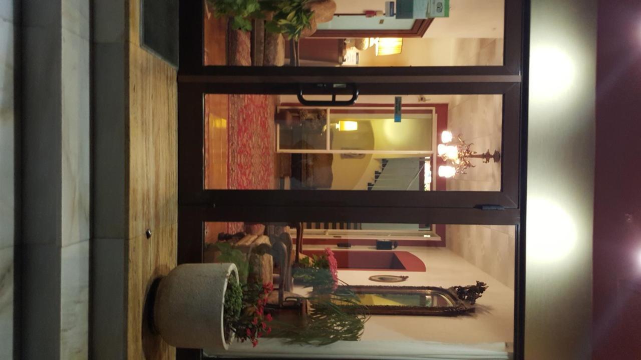 Hostal Residencia Catalina Palamos Ngoại thất bức ảnh
