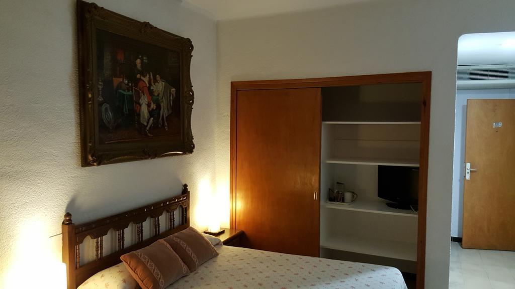 Hostal Residencia Catalina Palamos Ngoại thất bức ảnh