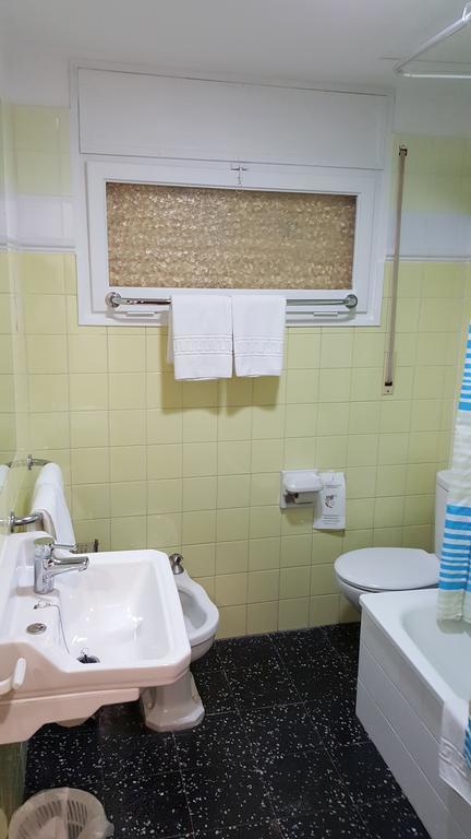 Hostal Residencia Catalina Palamos Ngoại thất bức ảnh