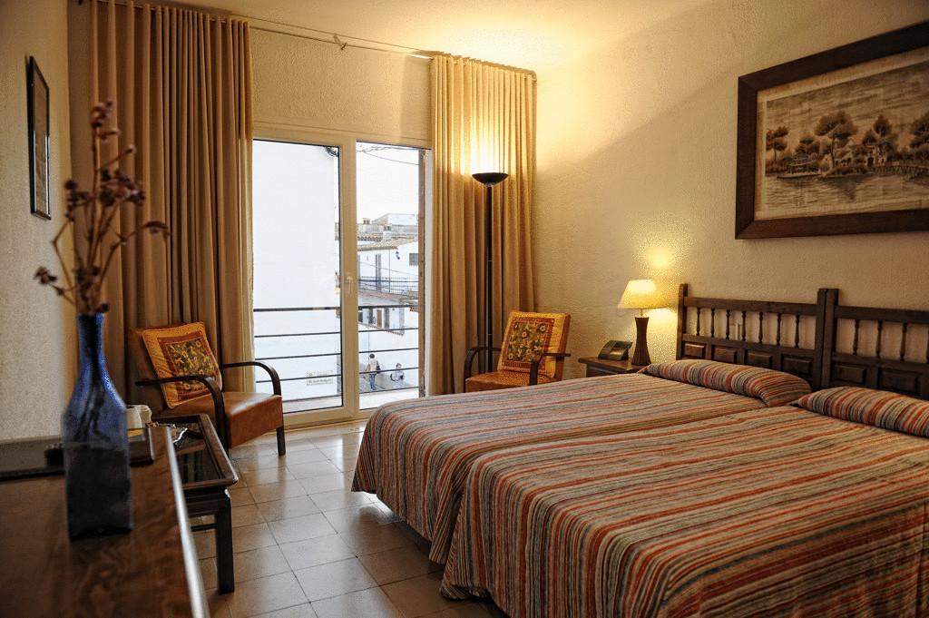 Hostal Residencia Catalina Palamos Phòng bức ảnh